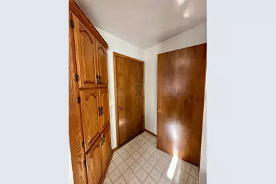 210 E Oakland Avenue, Luverne, MN 56156 - Photo 2