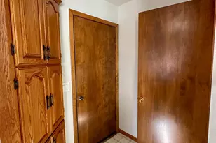 210 E Oakland Ave, Luverne, MN 56156 - Photo 2