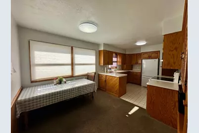 210 E Oakland Avenue, Luverne, MN 56156 - Photo 6