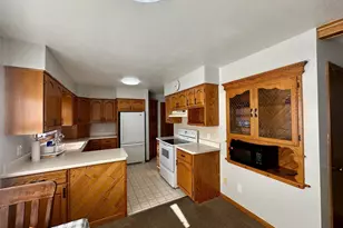 210 E Oakland Ave, Luverne, MN 56156 - Photo 4