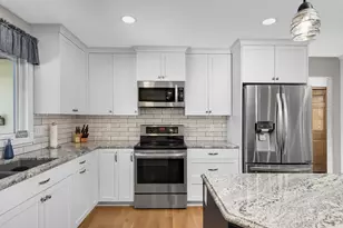 9845 Colorado Cir, Bloomington, MN 55438 - Photo 10