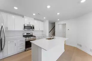 5237 Long Pointe Pass, Woodbury, MN 55129 - Photo 4