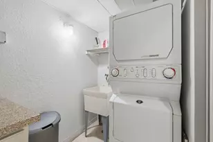 2670 Oxford St N, Roseville, MN 55113 - Photo 14