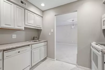 2670 Oxford Street N #202, Roseville, MN 55113 - Photo 10