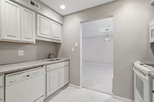 2670 Oxford St N, Roseville, MN 55113 - Photo 10