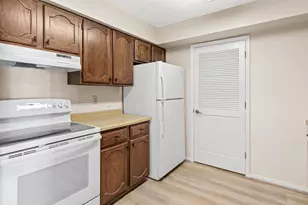 2670 Oxford St N, Roseville, MN 55113 - Photo 8