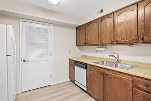 2670 Oxford St N, Roseville, MN 55113 - Photo 4