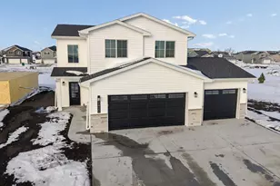 2420 38th Ave S, Moorhead, MN 56560 - Photo 2