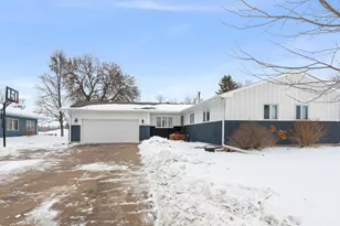 2710 18th St S, Moorhead, MN 56560 - Photo 2
