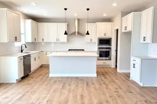 1827 Rainier Dr, Shakopee, MN 55379 - Photo 2