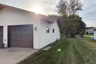 1318 Loring Ave, Detroit Lakes, MN 56501 - Photo 12