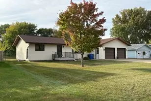 1318 Loring Ave, Detroit Lakes, MN 56501 - Photo 4