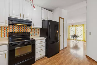 561 Dresden Drive, Chaska, MN 55318 - Photo 14