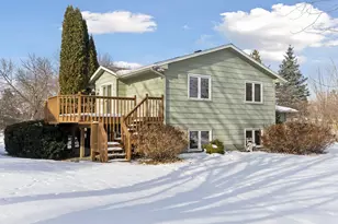 561 Dresden Dr, Chaska, MN 55318 - Photo 36