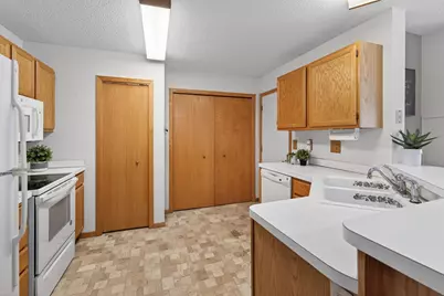 4065 Wilshire Circle #8, Shoreview, MN 55126 - Photo 8