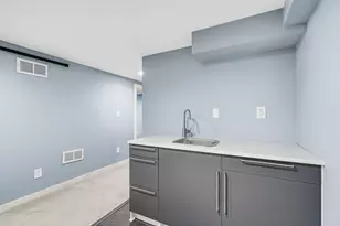 701 Eldridge Ave W, Roseville, MN 55113 - Photo 22