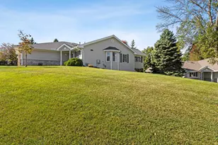 745 Sterling Ct, Mahtomedi, MN 55115 - Photo 16