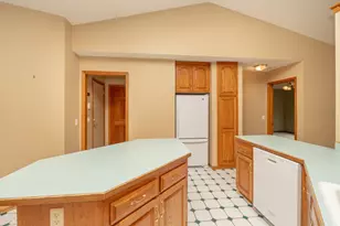 910 Deercreek Pkwy, Belle Plaine, MN 56011 - Photo 10