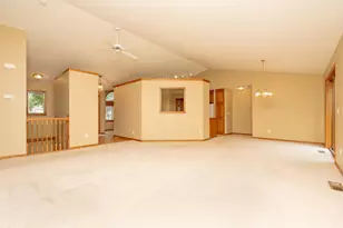 910 Deercreek Pkwy, Belle Plaine, MN 56011 - Photo 6