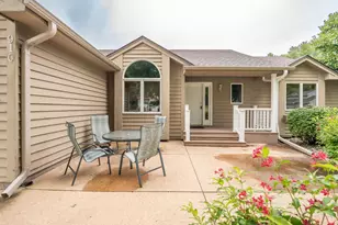 910 Deercreek Pkwy, Belle Plaine, MN 56011 - Photo 2