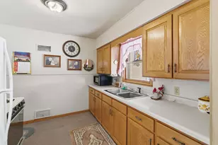 809 3rd St SW, Waseca, MN 56093 - Photo 6