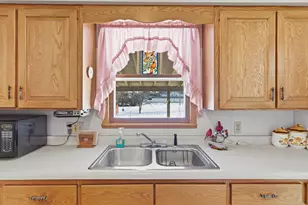 809 3rd St SW, Waseca, MN 56093 - Photo 8