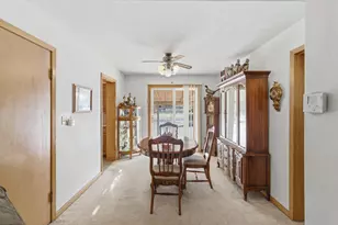 809 3rd St SW, Waseca, MN 56093 - Photo 4