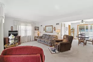 809 3rd St SW, Waseca, MN 56093 - Photo 2