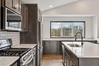 21423 Cottonwood Street NW, Oak Grove, MN 55448 - Photo 4