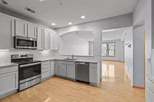 8014 Golden Valley Rd, Golden Valley, MN 55427 - Photo 10