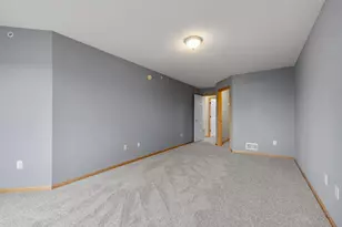 8014 Golden Valley Rd, Golden Valley, MN 55427 - Photo 34