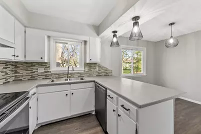 571 N Montgomery Avenue, Le Center, MN 56057 - Photo 4