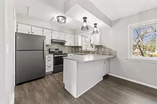 571 N Montgomery Ave, Le Center, MN 56057 - Photo 6