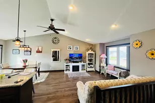 1642 Beaver Way, New Richmond, WI 54017 - Photo 4