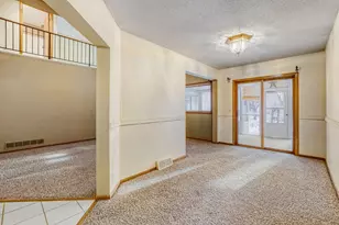 6467 13th St N, Oakdale, MN 55128 - Photo 6