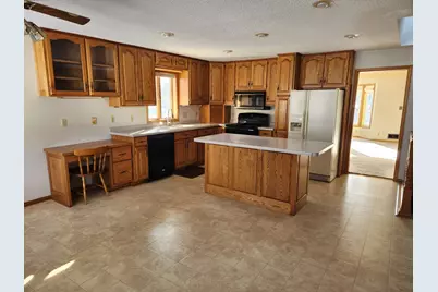 914 Chestnut Court, Saint Cloud, MN 56303 - Photo 2