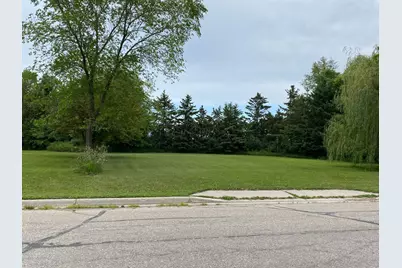 1605 Cardinal Drive N, Thief River Falls, MN 56701 - Photo 2