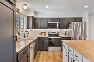 9909 Oakland Ave S, Bloomington, MN 55420 - Photo 10