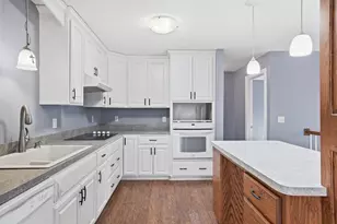 1633 W 140th St, Burnsville, MN 55337 - Photo 10