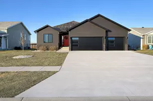 6137 68th St S, Fargo, ND 58104 - Photo 2