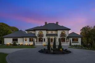 1560 Hunter Dr, Wayzata, MN 55391 - Photo 2