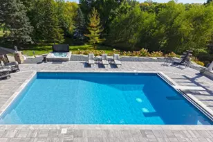 1560 Hunter Dr, Wayzata, MN 55391 - Photo 4