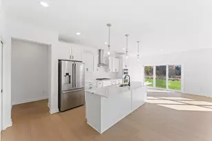 1256 Hadley Hills Dr NE, Rochester, MN 55906 - Photo 2