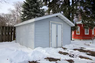 1078 Jefferson St SE, Hutchinson, MN 55350 - Photo 4