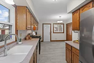 3927 Russell Ave N, Minneapolis, MN 55412 - Photo 10