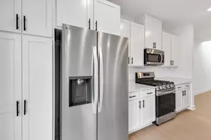 182 HUNTINGTON DR, Waconia, MN 55387 - Photo 4