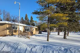 320 19th St E, International Falls, MN 56649 - Photo 2