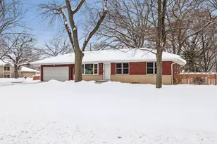 8081 Red Oak Dr, Mounds View, MN 55112 - Photo 4
