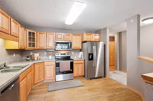 935 Ferndale St N, Maplewood, MN 55119 - Photo 2