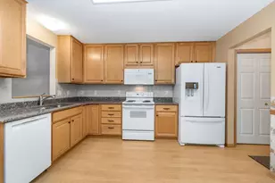 2734 Century Trail, Chanhassen, MN 55317 - Photo 10